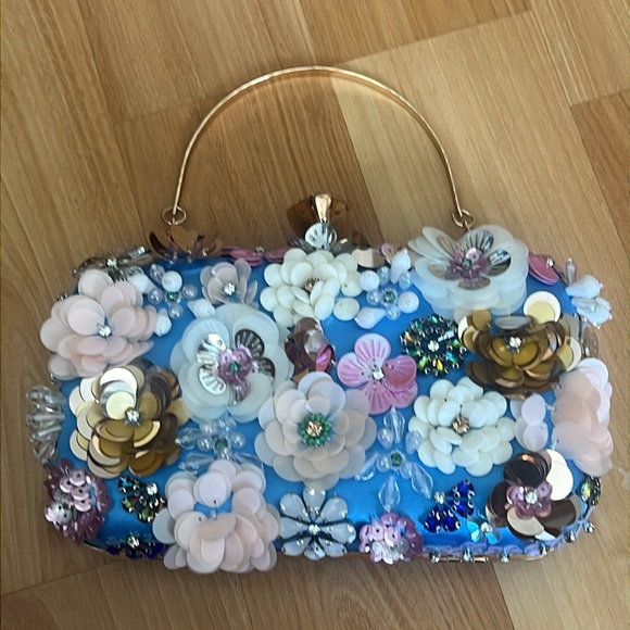 COPY - Bebe Sequenced Daisy Clutch - Picture 4 of 17